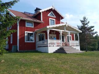 Swedish Paradise Garden & Lake Retreat - 9