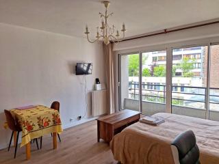 Chic Parisian Studio Retreat Bright Spacious and Secure Parking - París - 8