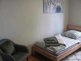 #3 Gemütliches ruhiges Zimmer Gartenblick, Gemeinschaftsbad W-Lan Airport nah gelegen mit Late Night Check in Haus Nr 9,5 - Trunkelsberg - 7