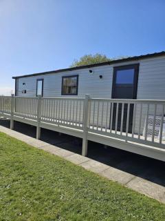 Premium 2 Bedroom Caravan with Free Wifi - Hunstanton - 6