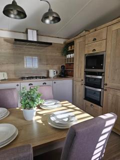 Premium 2 Bedroom Caravan with Free Wifi - Hunstanton - 2