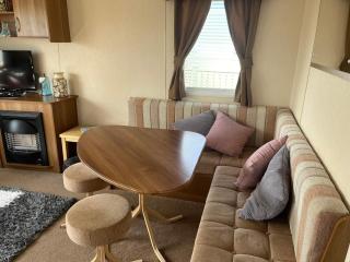 Super 3 Bedroom Pet friendly Caravan with Decking - Hunstanton - 7