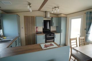 Stunning river view 2 bedroom caravan with decking - 2