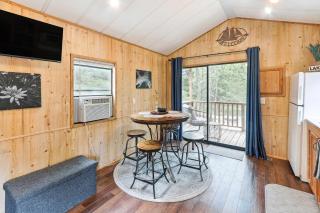 Cabin 10- Cozy Toronto Lake Cabin - Walk to the Water cabin - - 8