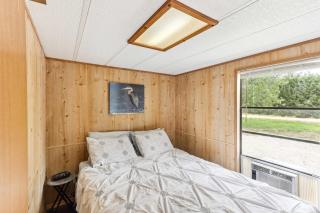 Cabin 10- Cozy Toronto Lake Cabin - Walk to the Water cabin - - 3