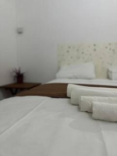 Comfy 2-Bedroom Apt, 10mins Walk to Beach - GBHC5 - Grand-Baie - 2