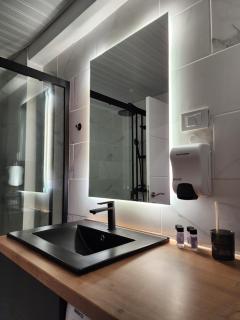 District Apartment with Free Parking - 6