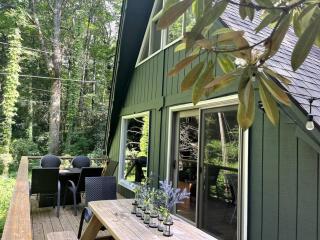 Cozy Cottage w Hot Tub, 5 min walk to Main St - Highlands - 7