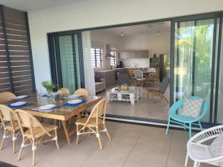 La Mivoie Beachfront with Private Pool - Rivière Noire - 0