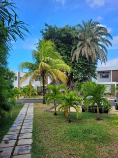 La Mivoie Beachfront with Private Pool - Rivière Noire - 9