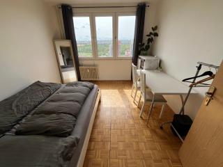 Private room in a shared park-side apartment with a great connection to the city center - Prague - 3