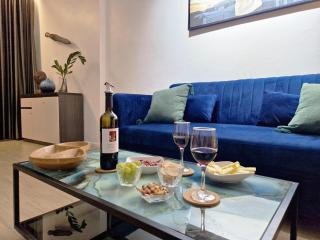 Spacious 3-Story Local Home, Rooftop Views & King Beds near Night Bazaar - Chiang Mai - 3