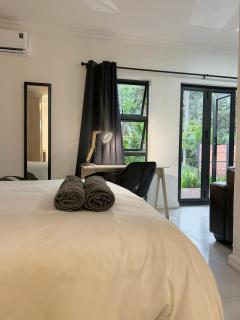 Apartment close to Menlyn Maine - Pretoria - 5