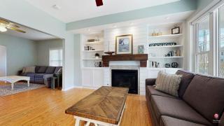 Charming Cottage Prime Location 3BR - 8