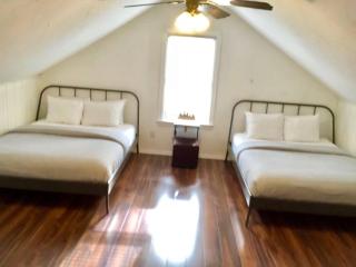 The House Hotels - W14th - 5 Beds - Cozy & Charming Old Brooklyn Home - Cleveland - 3