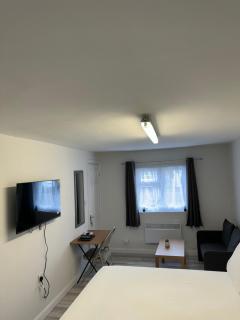Posh Executive Studio London - Thamesmead - 5