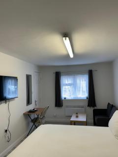 Posh Executive Studio London - Thamesmead - 6