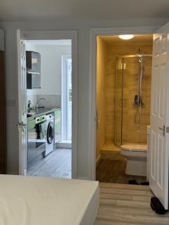 Posh Executive Studio London - Thamesmead - 8