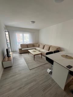Rion’s white Apartment - Pristina - 0