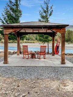 The River House- Riverfront Cabin-hot tub, gazebo! - Packwood - 4