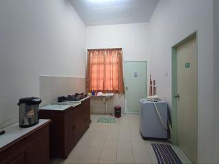AmyKay Semi-D Homestay - Bakar Parit - 7