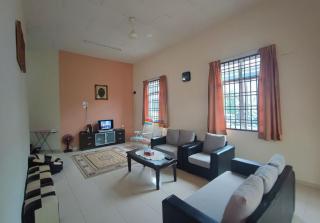 AmyKay Semi-D Homestay - Bakar Parit - 5