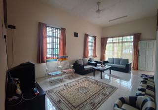 AmyKay Semi-D Homestay - Bakar Parit - 4