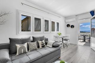 Mediterranean Living 3 - 4