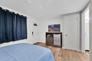 2 Queen Beds - Room 3 - Houghton Lake - 5