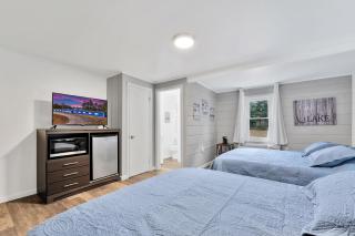 2 Queen Beds - Room 3 - Houghton Lake - 3