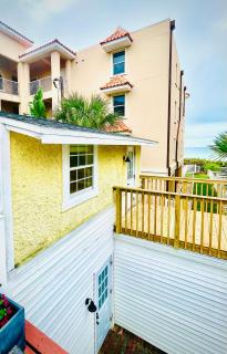 Beachside Historic Cottage - Steps to Sand! - Clearwater Beach - 6