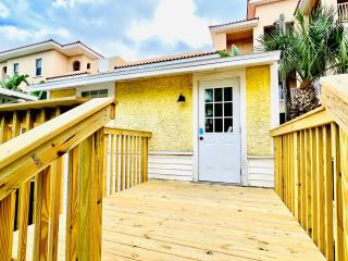 Beachside Historic Cottage - Steps to Sand! - Clearwater Beach - 1