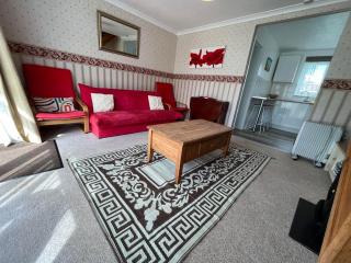 Bermuda Haven 124, Hemsby - Two storey, three bed chalet, sleeps 7, bed linen and towels included, onsite entertainment on a pet free site - Great Yarmouth - 5