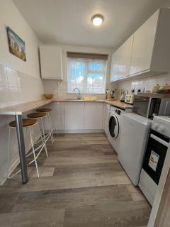 Bermuda Haven 124, Hemsby - Two storey, three bed chalet, sleeps 7, bed linen and towels included, onsite entertainment on a pet free site - Great Yarmouth - 0