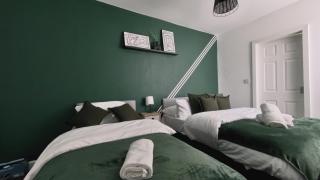 Spacious Central 3BR Flat for Groups Visiting Birmingham with Keyless Check-In, Free WiFi and Parking - Birmingham - 7