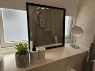 Spacious Central 3BR Flat for Groups Visiting Birmingham with Keyless Check-In, Free WiFi and Parking - Birmingham - 6