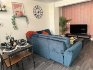 Spacious Central 3BR Flat for Groups Visiting Birmingham with Keyless Check-In, Free WiFi and Parking - Birmingham - 8