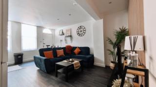 Spacious Central 3BR Flat for Groups Visiting Birmingham with Keyless Check-In, Free WiFi and Parking - Birmingham - 9