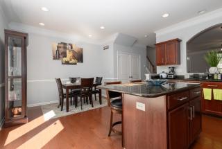 Chic Minimalist Townhouse - Charlotte - 2