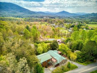 Bear Pause Retreat - Luxury, 1089 of FREE Attraction tickets for each paid day, Dollywood and More! - Sevierville - 2