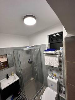 Comfy Studio at Valley Heights Apartment inKilimani / Lavington - 4