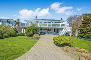 Waterfront Escape - 1