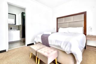 Sandton Lux, 2 Bedroom & 2 Ensuite, No Load shedding - Johannesburg - 2