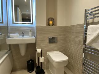 Group Contractor Stay 3 Bed House Bedford Parking WiFi - 1