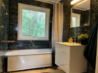 Feriehus nær sjøen på Kvenvær - 2