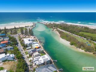 Coastal Creekfront with Pontoon Access - Kingscliff - 4