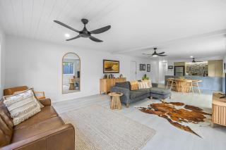 Trendy 2-Bed Home with Outdoor Entertainment - Yaroomba - 5