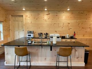 Creekside Getaway - King Bed - Full Kitchen - Boone - 8