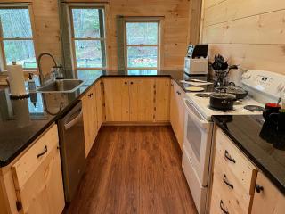 Creekside Getaway - King Bed - Full Kitchen - 2