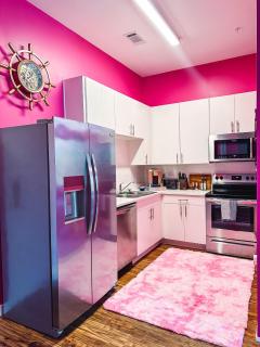 Dolly's Yacht Club - Cozy Retreat Near Broadway - Nashville - 4